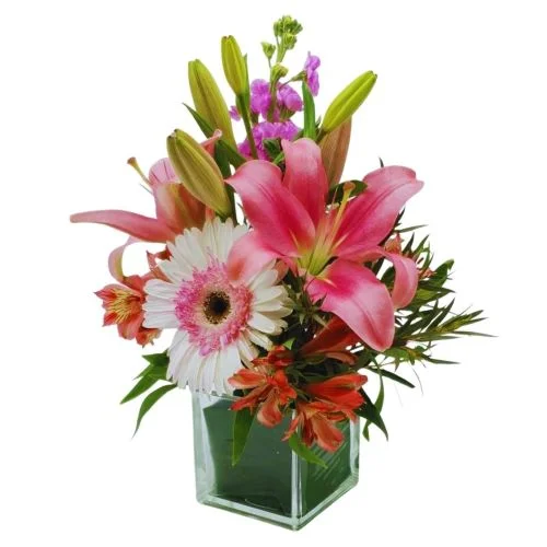 Florero rosado con flores lilium lirios lite