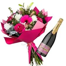 Ramo de flores de estacion con rosas barbie y jasmine pink rose